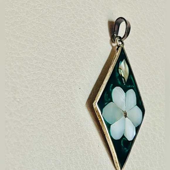 VTG Signed Mexico MOP Mother Of Pearl Alpaca Silver Enamel Inlay 1.75” Pendant - Picture 2 of 5